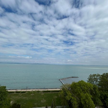 Aranypart Szallo-Koezoessegi Szallashely Siófok Exterior foto