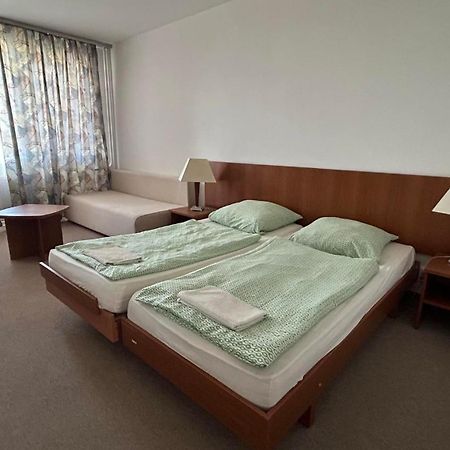 Aranypart Szallo-Koezoessegi Szallashely Siófok Exterior foto