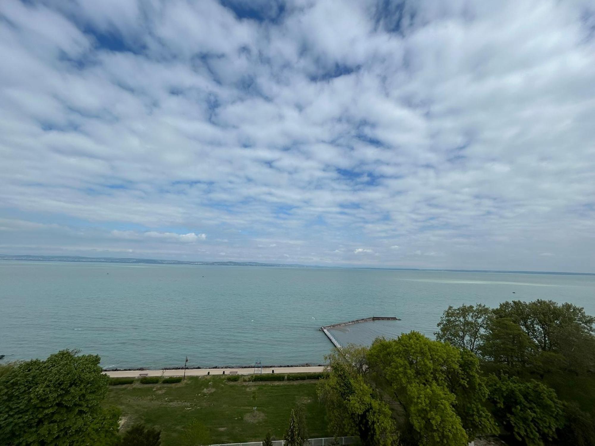 Aranypart Szallo-Koezoessegi Szallashely Siófok Exterior foto
